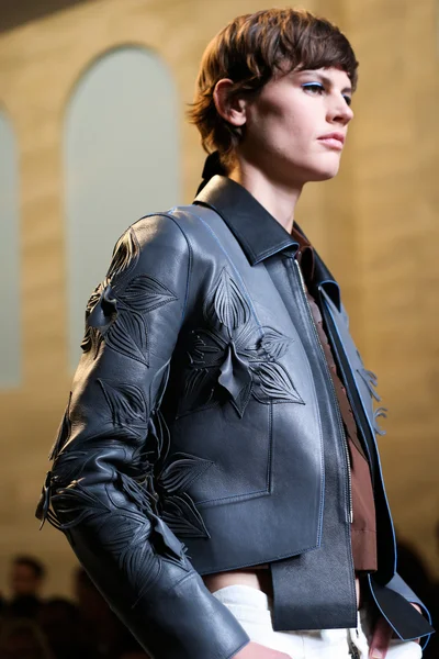 Look 37